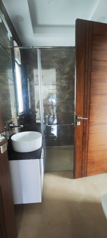 Attached Bathroom in 3 BHK Builder Floor at Shivalik Colony – for Rent