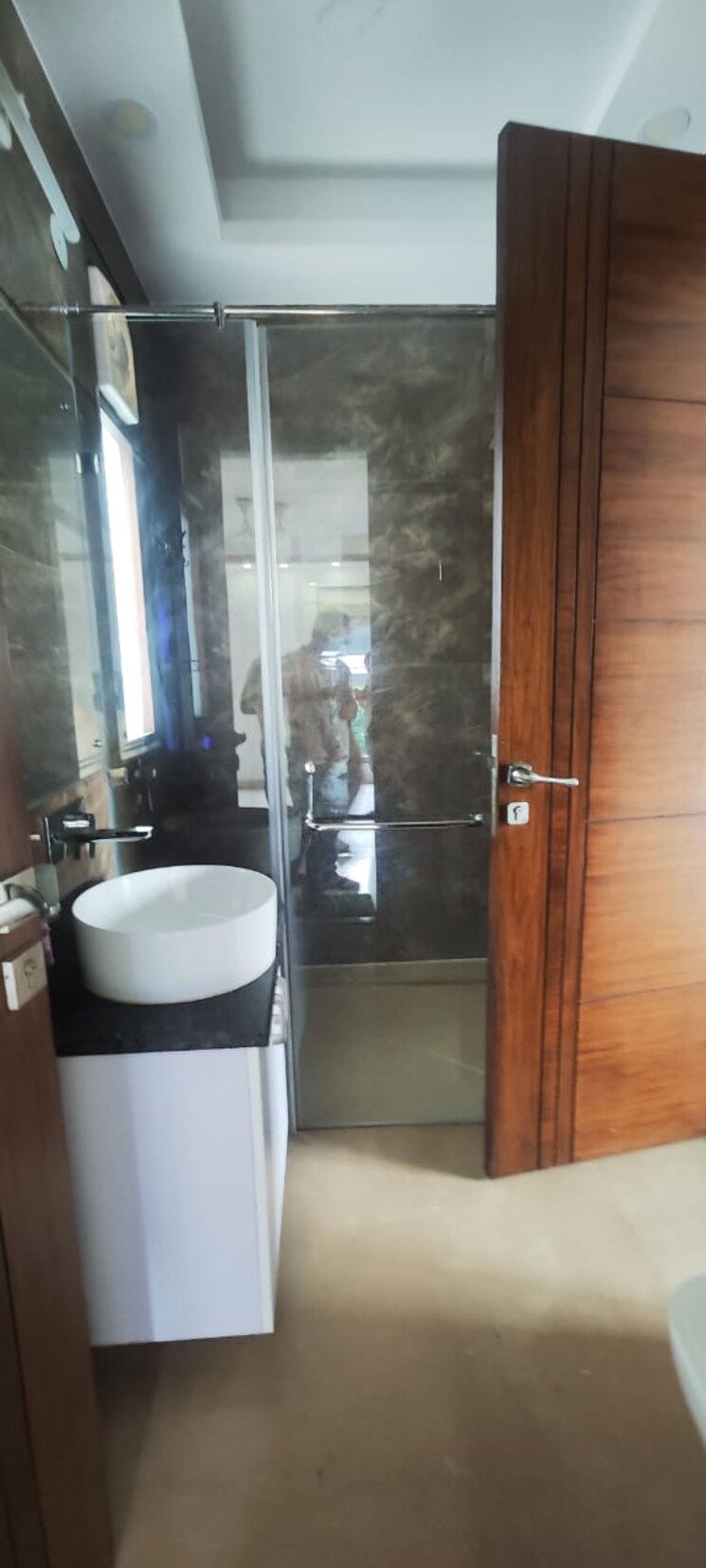 Attached Bathroom, shivalik colony 3 Bedroom 200 Sq.Yd. Builder Floor In Shivalik Colony Delhi 9068119