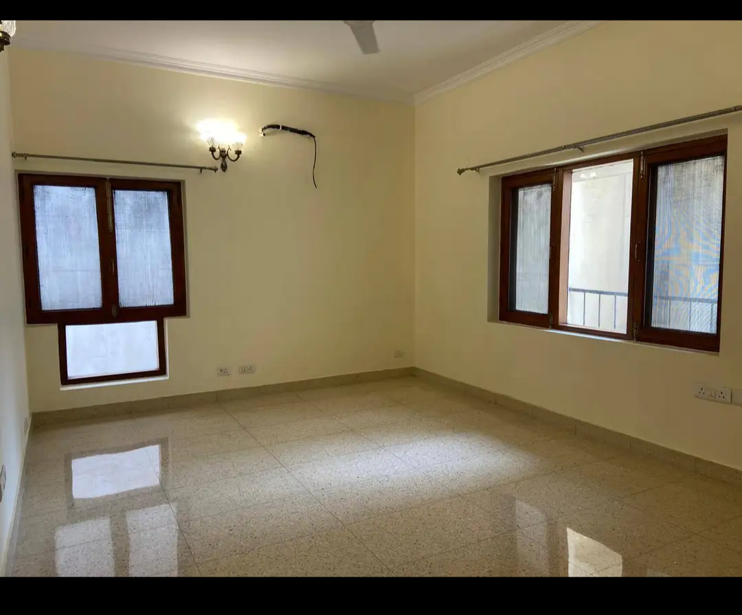 3 BHK + Pooja Room,Servant Room,Study Room Builder Floor For Sale in Panchsheel Park 