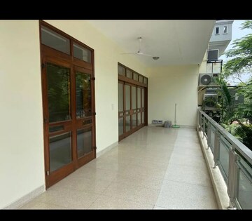 Room in 3 BHK Builder Floor at Panchsheel Park – for Sale