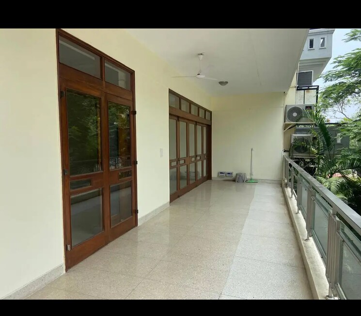 Room, panchsheel park 3 Bedroom 300 Sq.Yd. Builder Floor In Panchsheel Park Delhi 9012754