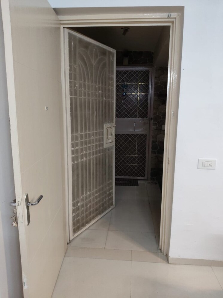 Bathroom, sector 14 1 Bedroom 786 Sq.Ft. Independent House In Sector 14 Gurgaon 9068160