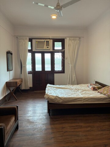 Bedroom in 4 BHK Apartment at Malabar Apartments, Malabar Hill – for Rent