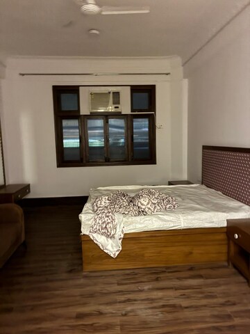 Bedroom in 4 BHK Apartment at Malabar Apartments, Malabar Hill – for Rent