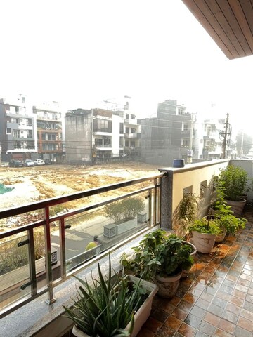 Balcony in 1 BHK Independent House at Sector 14 – for Rent