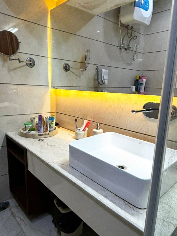 Attached Bathroom, sector 14 1 Bedroom 922 Sq.Ft. Independent House In Sector 14 Gurgaon 9068223