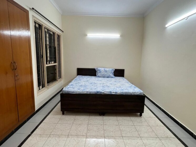 Bedroom, sector 14 1 Bedroom 875 Sq.Ft. Independent House In Sector 14 Gurgaon 9068240