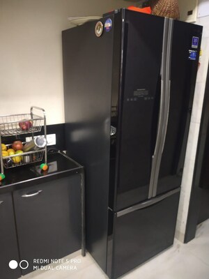 Furnished Amenities in 3 BHK Apartment at Juhu Rajnigandha CHS, Juhu – for Sale