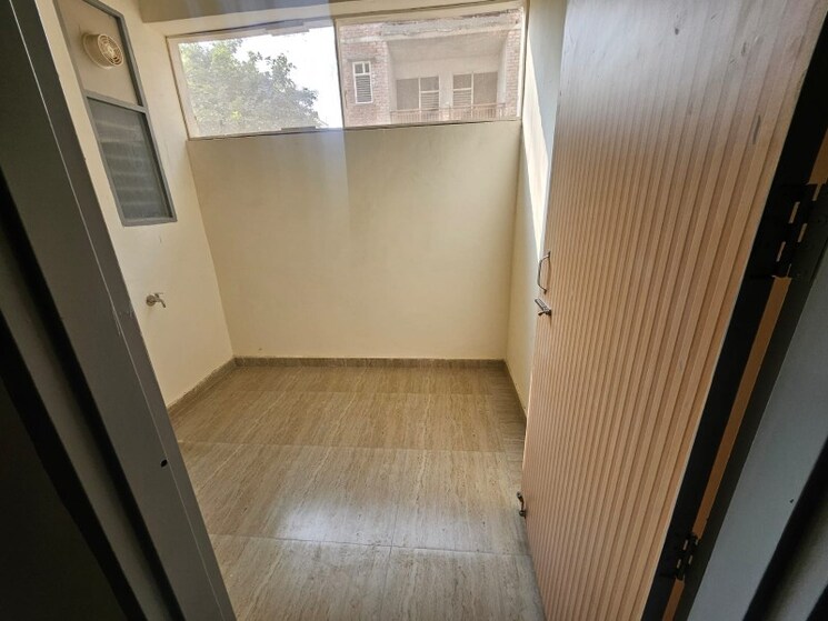 Bathroom, sector 14 1 Bedroom 780 Sq.Ft. Independent House In Sector 14 Gurgaon 9068279