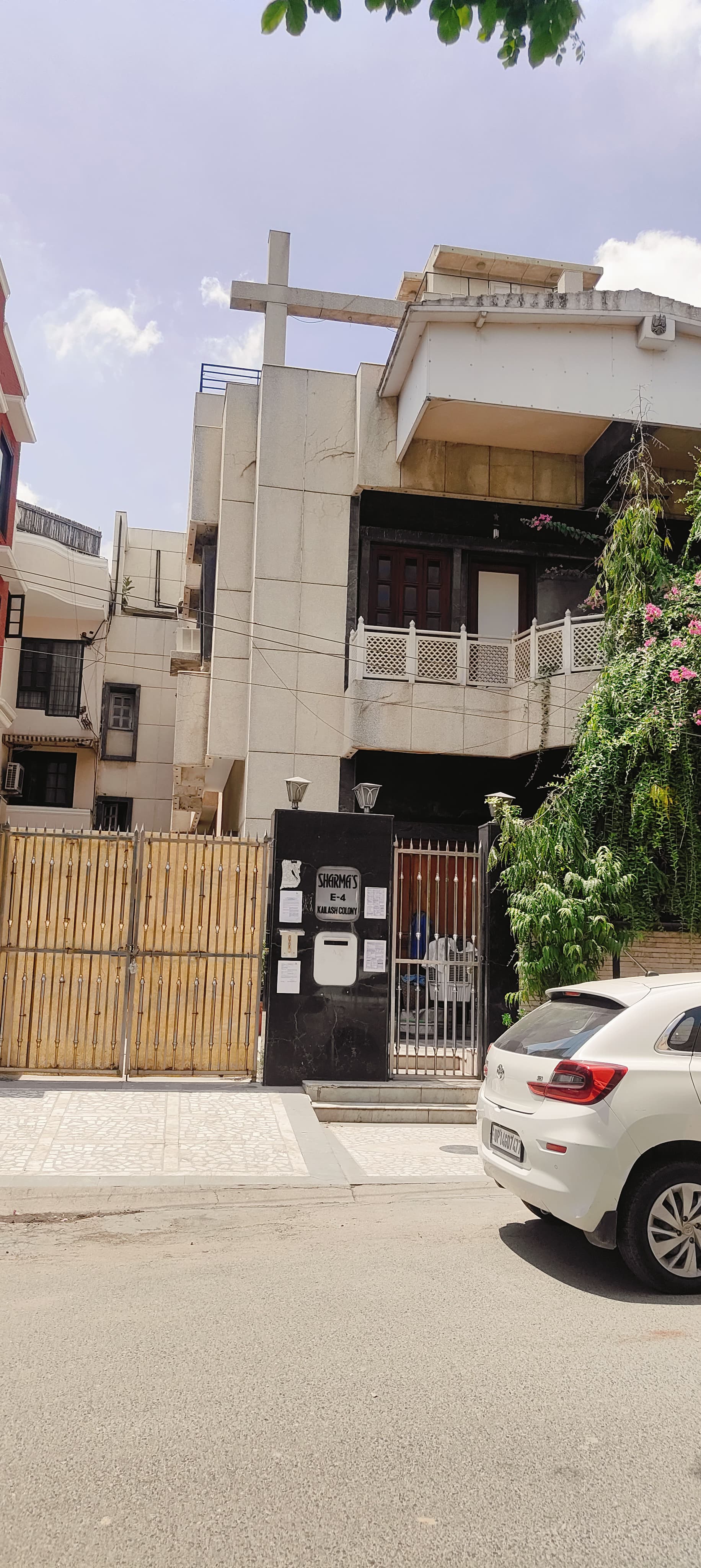 6+ BHK + Pooja Room,Servant Room,Study Room,Extra Room Independent House For Sale in Kailash Colony 480 Yard