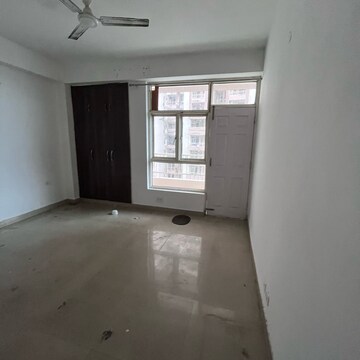 Room in 3 BHK Apartment at Supertech Cape Town, Sector 74 – for Rent