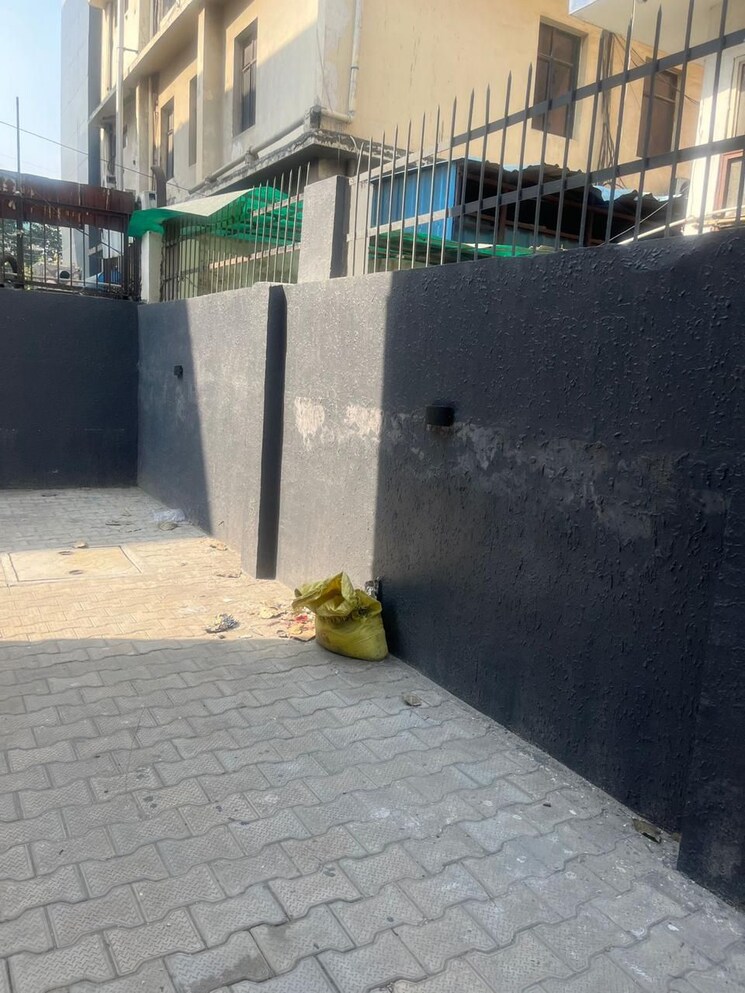 Exterior View, sector 63 Commercial Warehouse 6000 Sq.Ft. In Sector 63 Noida 9068300