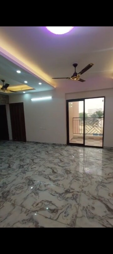 Room in 3 BHK Apartment at Arocon Rainbow, Mahurali – for Rent