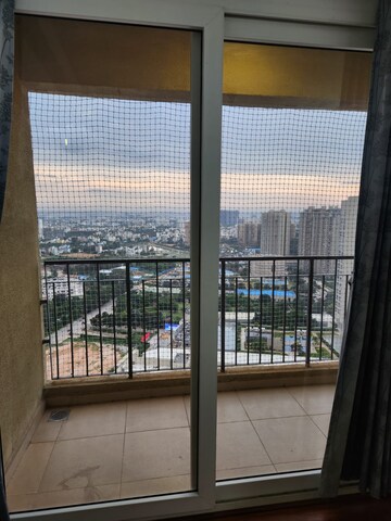Room in 4 BHK Penthouse at Bhartiya City, Thanisandra Main Road – for Rent