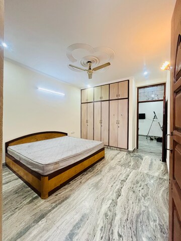 Bedroom in 3 BHK Builder Floor at Sector 40 – for Rent