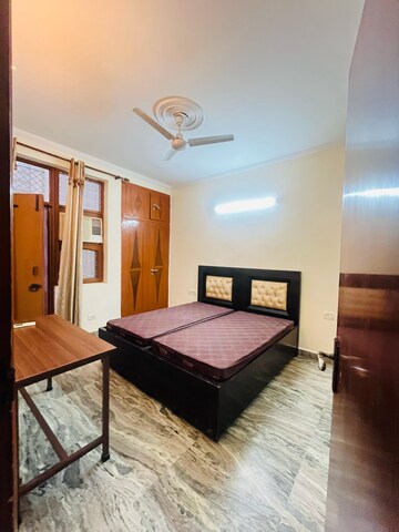 Bedroom in 3 BHK Builder Floor at Sector 40 – for Rent