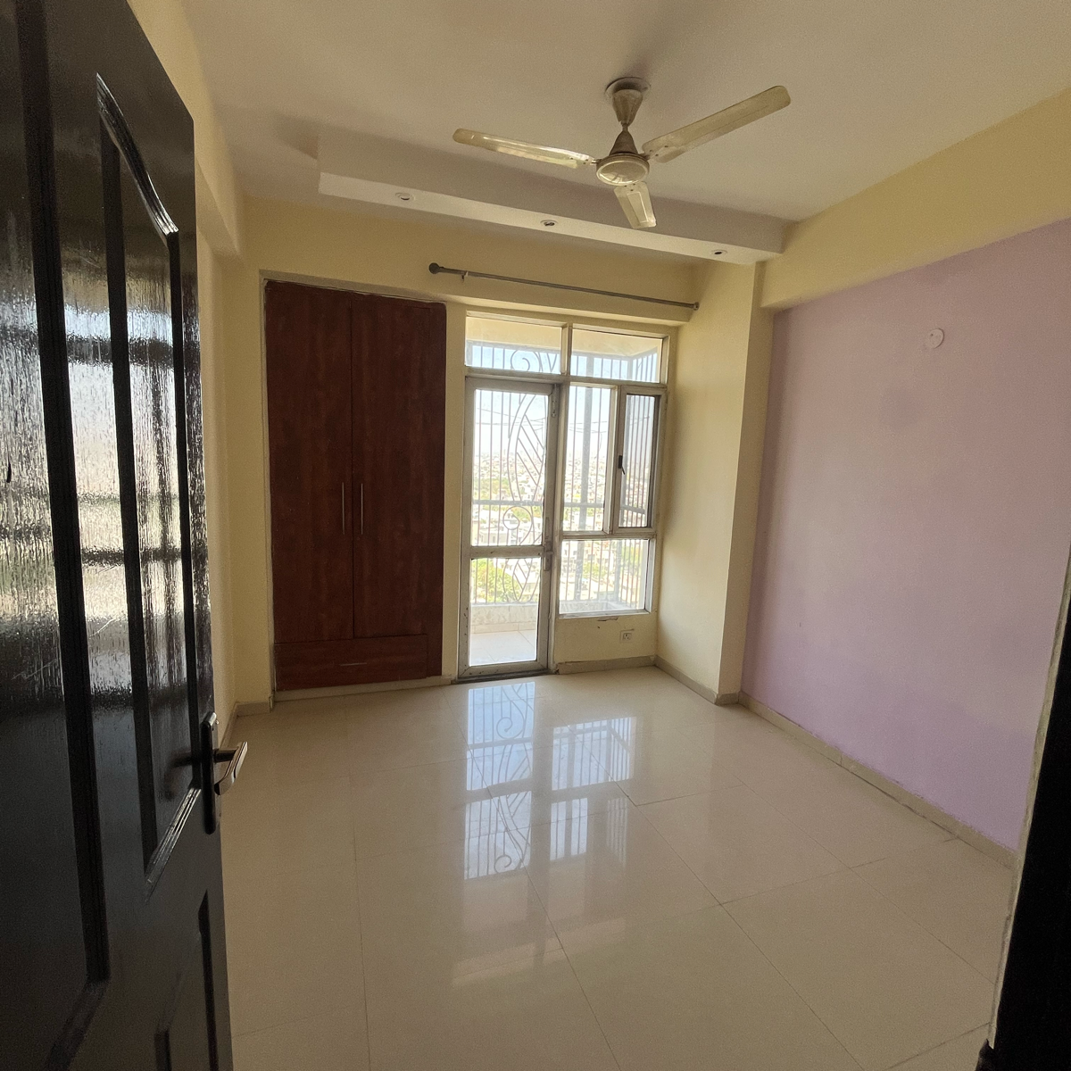 2.5 BHK + Pooja Room Apartment For Rent in Prateek Laurel
