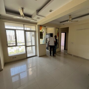Room in 2.5 BHK Apartment at Prateek Laurel, Sector 120 – for Rent