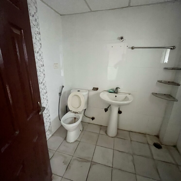 Bathroom, supertech-cape-town 2.5 Bedroom 1150 Sq.Ft. Apartment In Sector 74 Noida 9068374