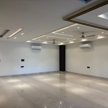 Room in 4 BHK Apartment at Vipul World Floors, Sector 48 – for Rent