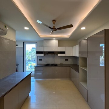 Kitchen in 4 BHK Apartment at Vipul World Floors, Sector 48 – for Rent