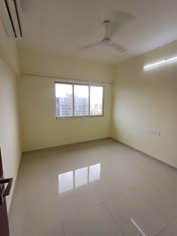 Room in 2 BHK Apartment at Omkar Signet, Malad East – for Rent
