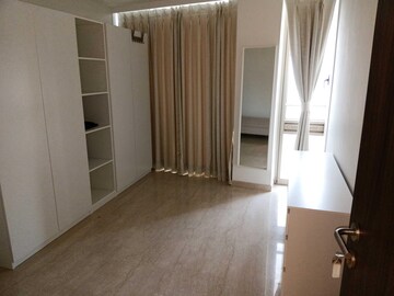 Room in 4 BHK Apartment at Lodha Kiara, Worli – for Rent