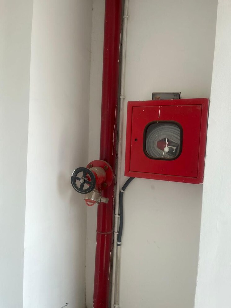 undefined, sector 63 Commercial Office Space in IT/SEZ 6100 Sq.Ft. In Sector 63 Noida 9068207