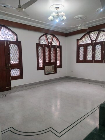 1 BHK Independent House For Rent in Sector 7