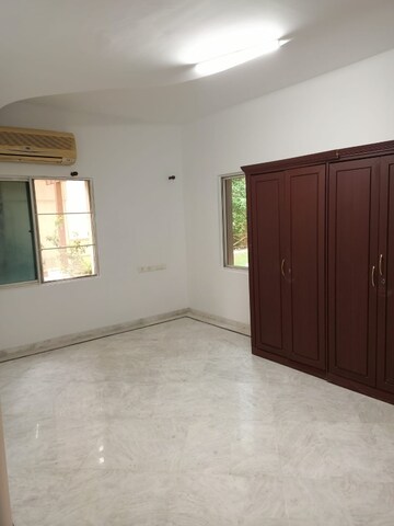 Room in 3.5 BHK Apartment at Jayabheri Silicon County, Madhapur – for Rent