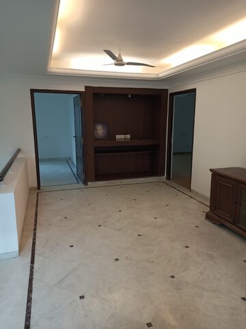 Room in 3.5 BHK Apartment at Jayabheri Silicon County, Madhapur – for Rent