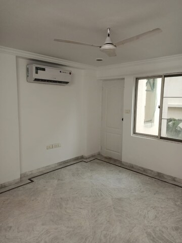 Room in 3.5 BHK Apartment at Jayabheri Silicon County, Madhapur – for Rent
