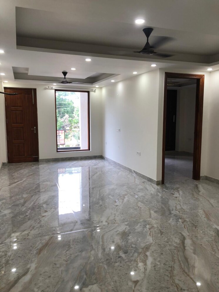 Room, dlf-city-gurgaon 3 Bedroom 2200 Sq.Ft. Builder Floor In Sector 27 Gurgaon 9068490
