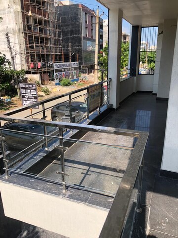 Balcony in 3 BHK Builder Floor at DLF City Gurgaon, Sector 27 – for Rent