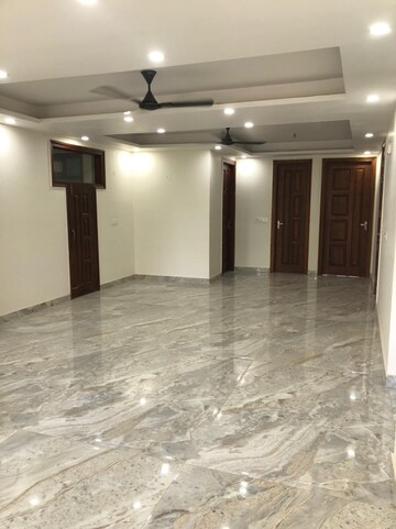 Room in 3 BHK Builder Floor at DLF City Gurgaon, Sector 27 – for Rent