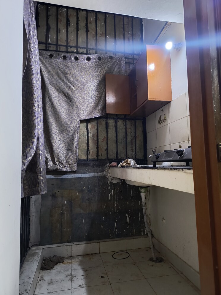 Kitchen, sarita vihar Studio 350 Sq.Ft. Apartment In Sarita Vihar Delhi 9068544