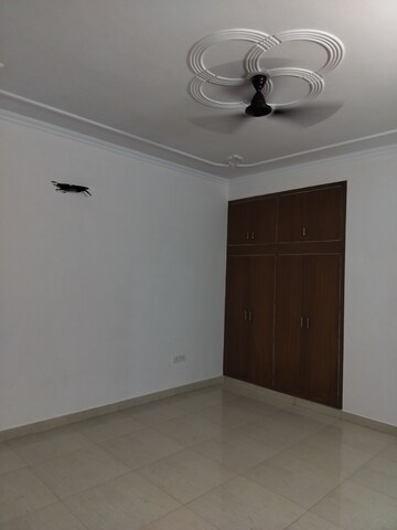 Room in 2 BHK Independent House at RWA Apartments Sector 52, Sector 52 – for Rent