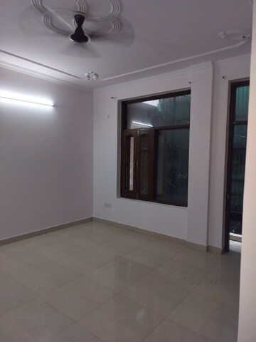 Room in 2 BHK Independent House at RWA Apartments Sector 52, Sector 52 – for Rent