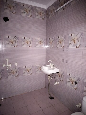 Bathroom in 2 BHK Independent House at RWA Apartments Sector 52, Sector 52 – for Rent