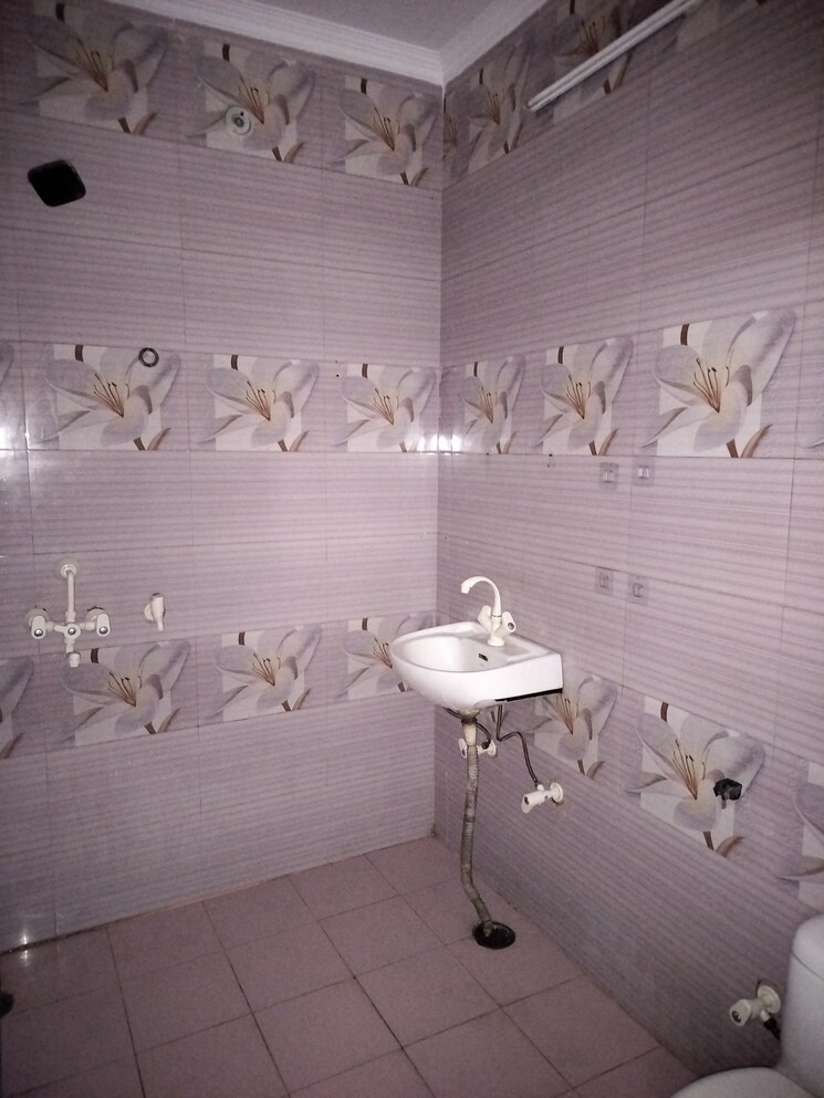 Bathroom, rwa-apartments-sector-52 2 Bedroom 950 Sq.Ft. Independent House In Sector 52 Noida 9068599