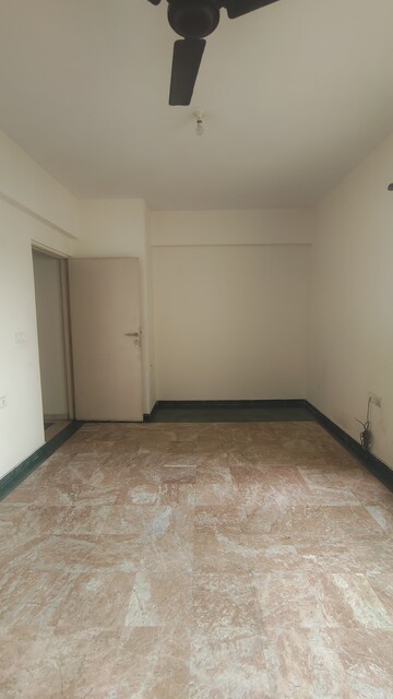 Room in 2 BHK Apartment at Hiranandani Meadows, Manpada – for Rent