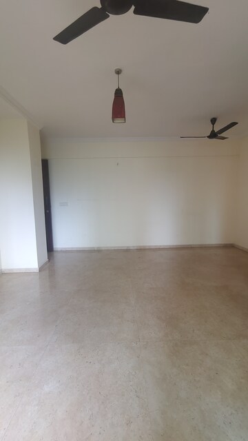 Room in 2 BHK Apartment at Hiranandani Meadows, Manpada – for Rent
