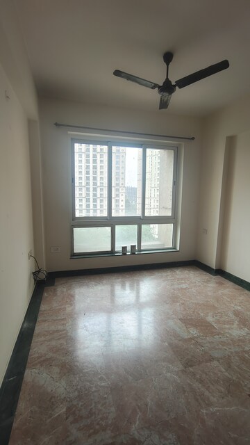 Room in 2 BHK Apartment at Hiranandani Meadows, Manpada – for Rent