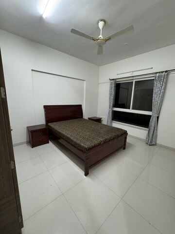 Room in 4 BHK Apartment at Kolte Patil 24K Glitterati, Pimple Nilakh – for Rent