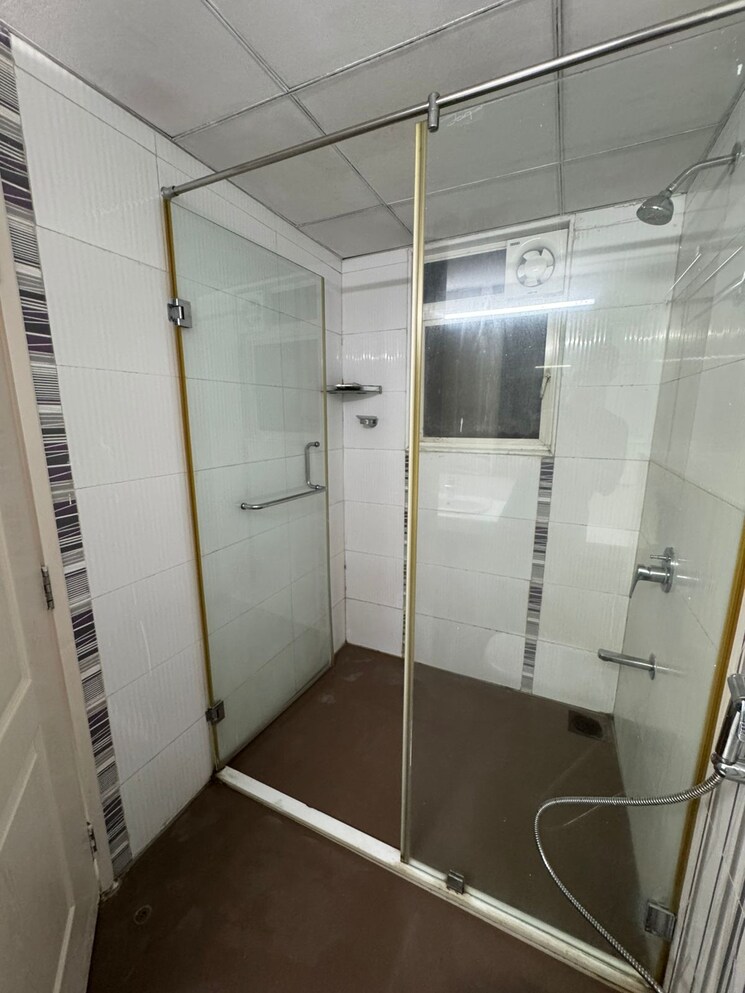 Bathroom, kolte-patil-24k-glitterati 4 Bedroom 2500 Sq.Ft. Apartment In Pimple Nilakh Pune 9068635