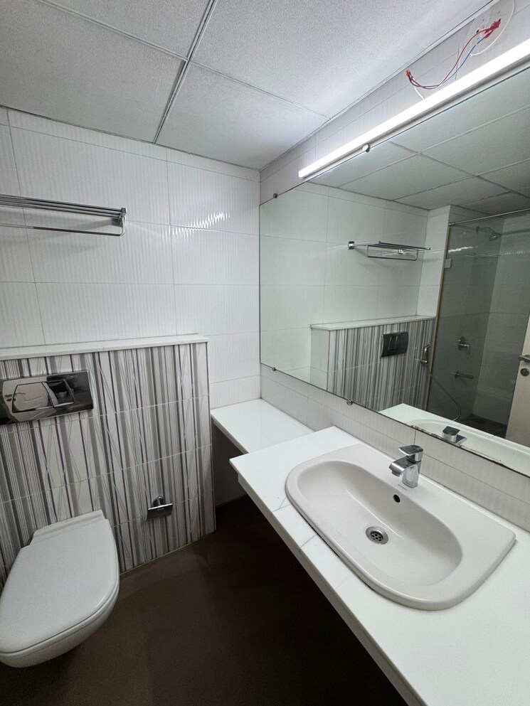 Bathroom, kolte-patil-24k-glitterati 4 Bedroom 2500 Sq.Ft. Apartment In Pimple Nilakh Pune 9068635