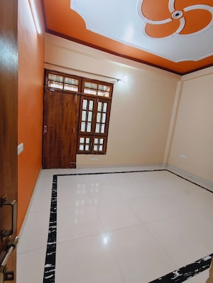 Room in 4 BHK Independent House at Kursi Road – for Sale