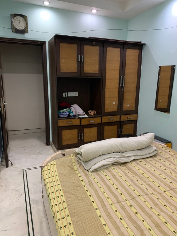 Bedroom, east of kailash 3 Bedroom 126 Sq.Yd. Builder Floor In East Of Kailash Delhi 9068657