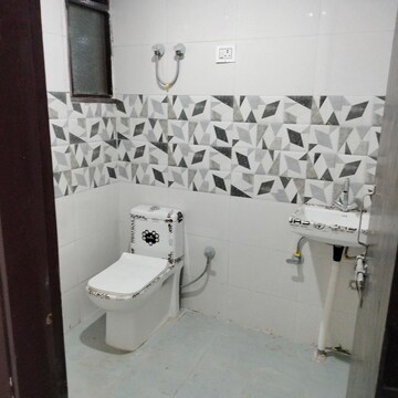 Attached Bathroom in 1 BHK Builder Floor at Saket – for Rent