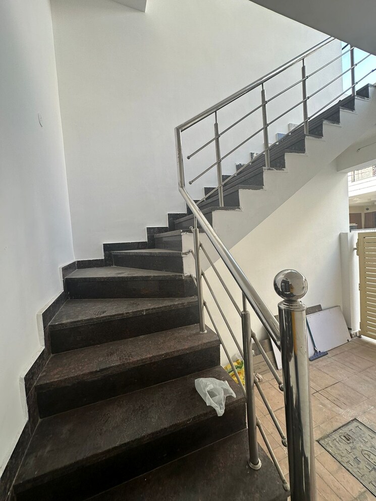 undefined, sahastradhara road 6+ Bedroom 450 Sq.Yd. Independent House In Sahastradhara Road Dehradun 9068776